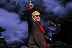 Elton John saluta il palcoscenico con un ultimo tour