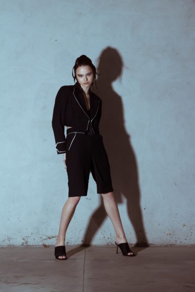 Crop Blazer: Francesca Cottone
Bralette Top: Kuun Studio
Bermuda: Francesca Cottone
Mules: Stylist’s own