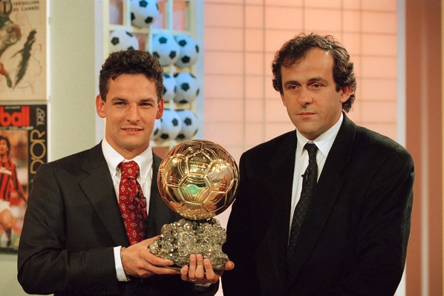 Roberto Baggio receiving the European Ballon d'Or for the year 1993 from former French player Michel Platini