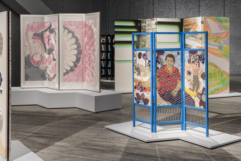 “Paraventi”, la mostra alla Fondazione Prada è un viaggio nelle arti visive