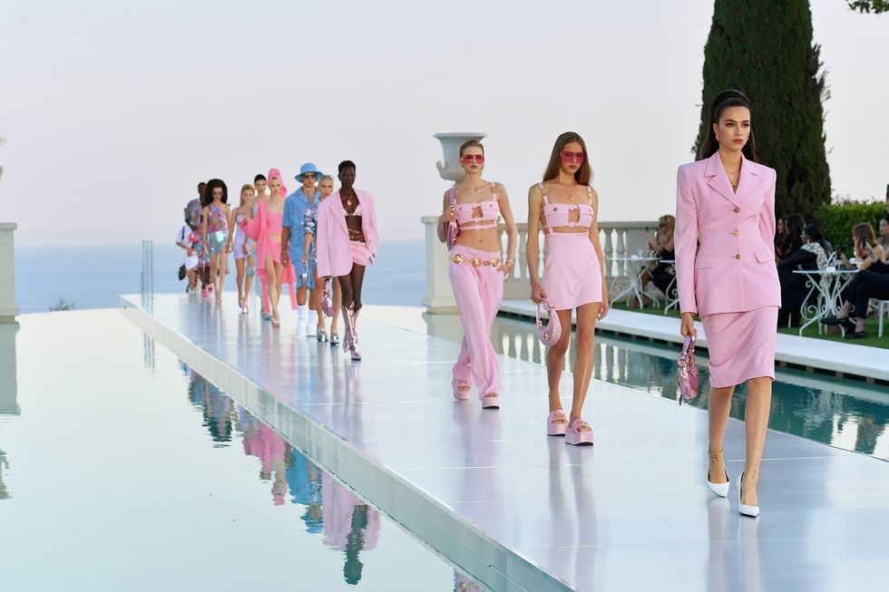 “La Vacanza” a Cannes di Donatella Versace e Dua Lipa